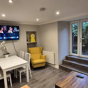 St Patrick Square Seagate Main Door Apartment Edinburgh