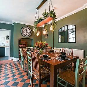 Beautiful Townhouse, Great Location - Pet Friendly Holiday home Cardiff
